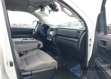 2018 Toyota Tundra Sr 4.6L V8 z USA, uszkodzony, nr VIN 5TFRM5F10JX125310